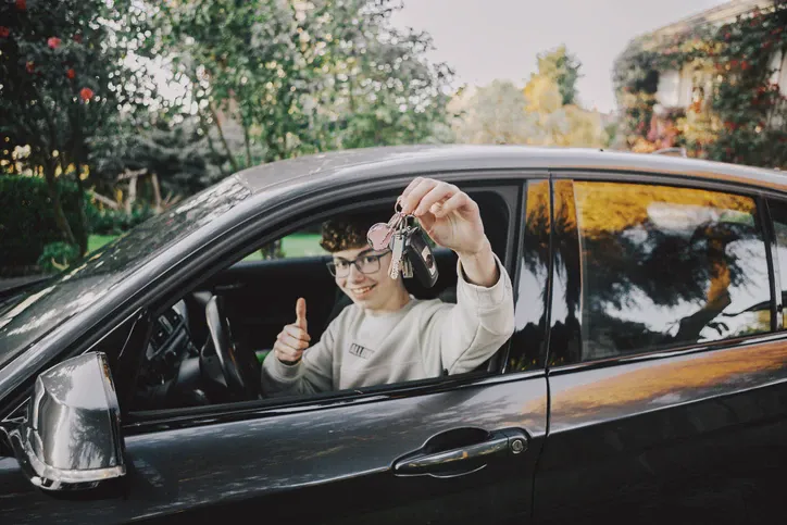 TOP 10 samochodów dla młodych kierowców – ranking modeli na pierwsze auto 2025