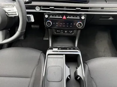 BIAŁY SUV HYUNDAI TUCSON z 2026 r., BENZYNA, skrzynia biegów AUTOMATYCZNA 150KM, zdjęcie 13 z 17