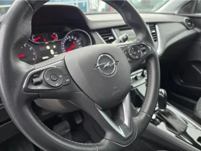SZARY SUV OPEL GRANDLAND X z 2021 r., BENZYNA, skrzynia biegów AUTOMATYCZNA 130KM, zdjęcie 17 z 20