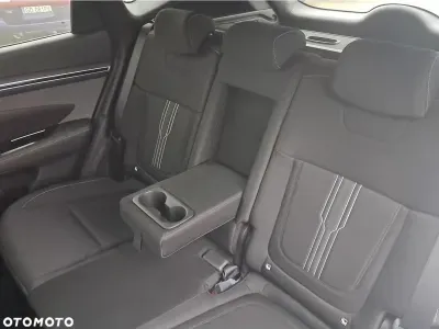 BIAŁY SUV HYUNDAI TUCSON z 2024 r., HYBRYDA/BENZYNA, skrzynia biegów AUTOMATYCZNA 230KM, zdjęcie 11 z 18