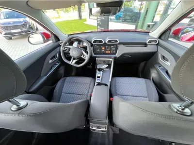 CZERWONY SUV MG ZS z 2026 r., HYBRYDA/BENZYNA, skrzynia biegów AUTOMATYCZNA 197KM, zdjęcie 10 z 10