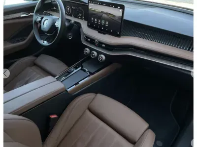 CZARNY SEDAN SKODA SUPERB LIM. z 2024 r., BENZYNA, skrzynia biegów AUTOMATYCZNA 265KM, zdjęcie 2 z 13