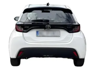 BIAŁY HATCHBACK TOYOTA YARIS z 2025 r., HYBRYDA/BENZYNA, skrzynia biegów AUTOMATYCZNA 116KM, zdjęcie 4 z 19
