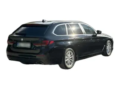 CZARNY KOMBI BMW SERIE 5 z 2023 r., DIESEL, skrzynia biegów AUTOMATYCZNA 150KM, zdjęcie 2 z 19