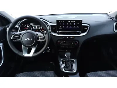 BIAŁY CROSSOVER KIA XCEED z 2026 r., BENZYNA, skrzynia biegów AUTOMATYCZNA 150KM, zdjęcie 2 z 18