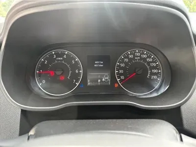 SZARY SUV DACIA DUSTER z 2023 r., BENZYNA, skrzynia biegów MANUALNA 101KM, zdjęcie 8 z 19