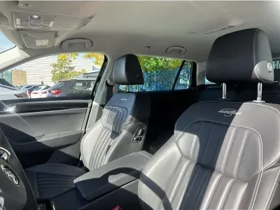 CZARNY KOMBI SKODA SUPERB z 2022 r., DIESEL, skrzynia biegów AUTOMATYCZNA 150KM, zdjęcie 5 z 19