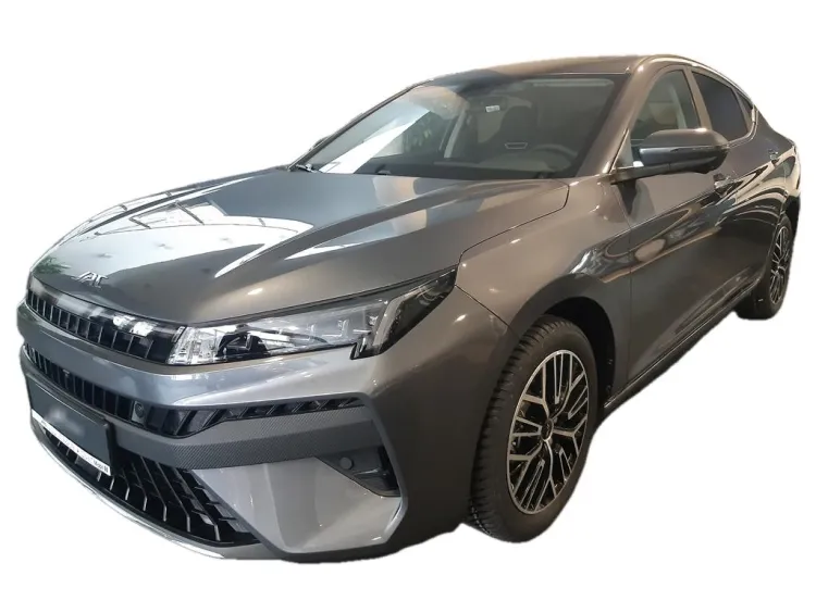 SZARY SEDAN JAC J7 PLUS z 2026 r., BENZYNA, skrzynia biegów AUTOMATYCZNA 136KM, zdjęcie główne