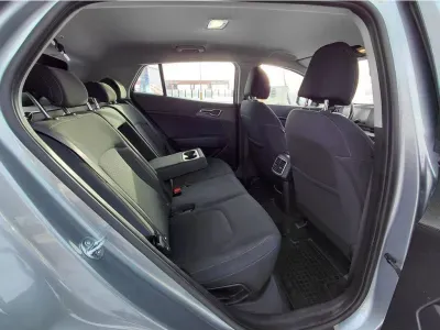 SREBRNY SUV KIA SPORTAGE z 2023 r., BENZYNA, skrzynia biegów AUTOMATYCZNA 110KM, zdjęcie 5 z 24
