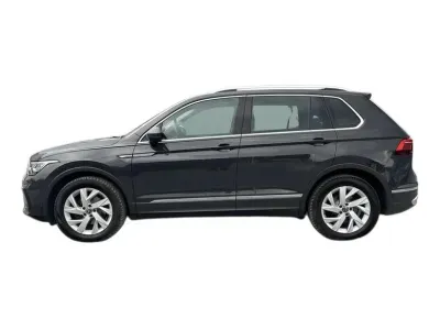 SZARY SUV VOLKSWAGEN TIGUAN z 2023 r., BENZYNA, skrzynia biegów AUTOMATYCZNA 150KM, zdjęcie 11 z 19