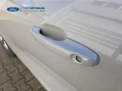 SZARY SUV FORD KUGA z 2024 r., HYBRYDA/BENZYNA, skrzynia biegów AUTOMATYCZNA 112KM, zdjęcie 18 z 28