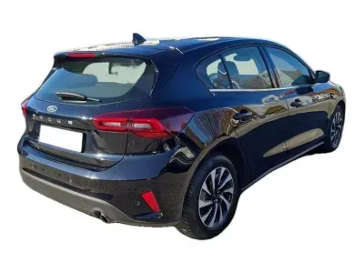 CZARNY HATCHBACK FORD FOCUS z 2023 r., BENZYNA, skrzynia biegów MANUALNA 92KM, zdjęcie 27 z 29