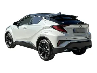 BIAŁY SUV TOYOTA C-HR z 2022 r., HYBRYDA/BENZYNA, skrzynia biegów AUTOMATYCZNA 122KM, zdjęcie 10 z 19