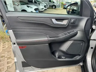 SZARY SUV FORD KUGA z 2026 r., BENZYNA, skrzynia biegów AUTOMATYCZNA 180KM, zdjęcie 9 z 14