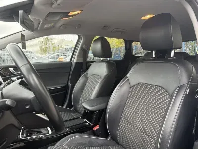 BIAŁY KOMBI KIA CEED z 2023 r., BENZYNA, skrzynia biegów AUTOMATYCZNA 160KM, zdjęcie 6 z 19