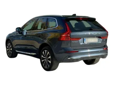 NIEBIESKI SUV VOLVO XC60 z 2022 r., DIESEL, skrzynia biegów AUTOMATYCZNA 197KM, zdjęcie 3 z 19