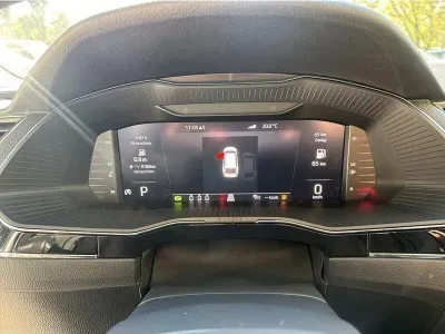CZARNY KOMBI SKODA SUPERB z 2022 r., DIESEL, skrzynia biegów AUTOMATYCZNA 150KM, zdjęcie 15 z 19