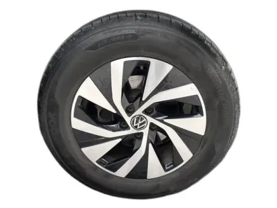 SREBRNY SUV VOLKSWAGEN TIGUAN z 2024 r., BENZYNA, skrzynia biegów AUTOMATYCZNA 131KM, zdjęcie 12 z 19