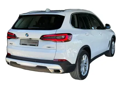 BIAŁY SUV BMW X5 z 2022 r., BENZYNA, skrzynia biegów AUTOMATYCZNA 333KM, zdjęcie 4 z 13