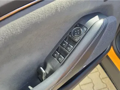 POMARAŃCZOWY SUV FORD MUSTANG MACH-E z 2022 r., ELEKTRYCZNY, skrzynia biegów AUTOMATYCZNA 358KM, zdjęcie 15 z 29