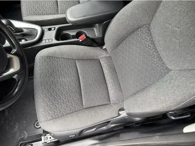 CZARNY SUV TOYOTA YARIS-CROSS z 2022 r., HYBRYDA/BENZYNA, skrzynia biegów AUTOMATYCZNA 116KM, zdjęcie 4 z 19