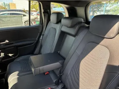 CZARNY SUV MERCEDES CLASE GLB z 2022 r., BENZYNA, skrzynia biegów AUTOMATYCZNA 163KM, zdjęcie 16 z 18