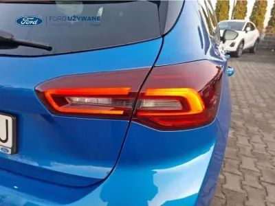 NIEBIESKI HATCHBACK FORD FOCUS z 2023 r., BENZYNA, skrzynia biegów MANUALNA 92KM, zdjęcie 9 z 28