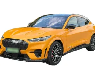ŻÓŁTY SUV FORD MUSTANG MACH-E z 2022 r., ELEKTRYCZNY, skrzynia biegów AUTOMATYCZNA 487KM, zdjęcie główne