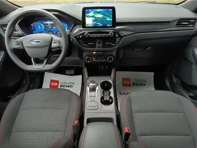 SZARY KOMBI FORD KUGA z 2023 r., BENZYNA, skrzynia biegów AUTOMATYCZNA 120KM, zdjęcie 2 z 16