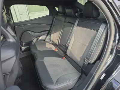 CZARNY SUV FORD MUSTANG MACH-E z 2022 r., ELEKTRYCZNY, skrzynia biegów AUTOMATYCZNA 358KM, zdjęcie 6 z 29