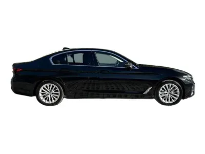 CZARNY SEDAN BMW SERIE 5 z 2022 r., BENZYNA, skrzynia biegów AUTOMATYCZNA 252KM, zdjęcie 6 z 19