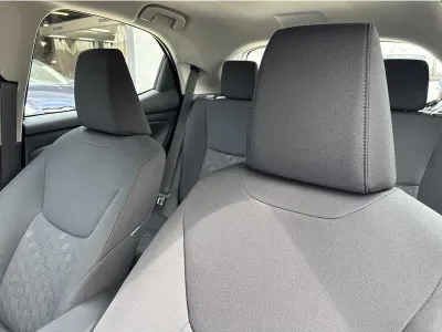 BIAŁY HATCHBACK TOYOTA YARIS z 2025 r., HYBRYDA/BENZYNA, skrzynia biegów AUTOMATYCZNA 116KM, zdjęcie 10 z 19