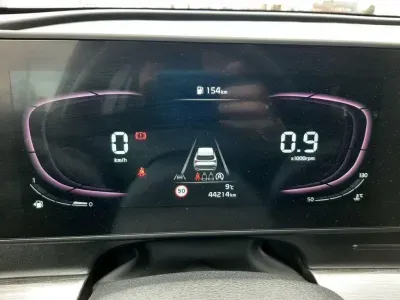 SZARY SUV KIA SPORTAGE z 2023 r., BENZYNA, skrzynia biegów MANUALNA 110KM, zdjęcie 2 z 25