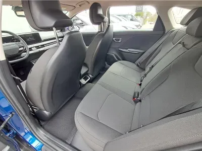 NIEBIESKI HATCHBACK KIA K4 z 2025 r., BENZYNA, skrzynia biegów AUTOMATYCZNA 150KM, zdjęcie 6 z 11