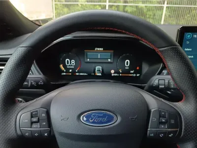 CZARNY KOMBI FORD FOCUS TURNIER z 2025 r., HYBRYDA/BENZYNA, skrzynia biegów AUTOMATYCZNA 155KM, zdjęcie 7 z 17