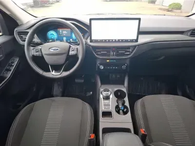 CZARNY SUV FORD KUGA z 2025 r., HYBRYDA/BENZYNA, skrzynia biegów AUTOMATYCZNA 178KM, zdjęcie 27 z 28