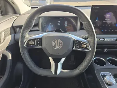 SZARY SUV MG MGS5 EV z 2025 r., ELEKTRYCZNY, skrzynia biegów AUTOMATYCZNA 125KM, zdjęcie 3 z 28