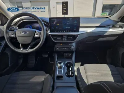 BIAŁY KOMBI FORD FOCUS z 2023 r., DIESEL, skrzynia biegów AUTOMATYCZNA 85KM, zdjęcie 18 z 26