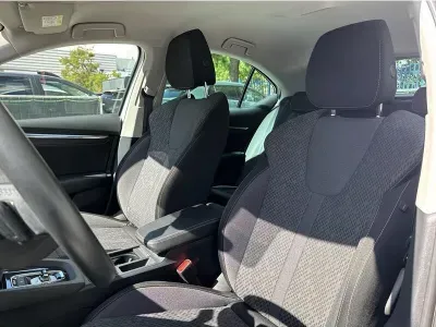 SREBRNY HATCHBACK SKODA OCTAVIA z 2023 r., BENZYNA, skrzynia biegów AUTOMATYCZNA 190KM, zdjęcie 4 z 19