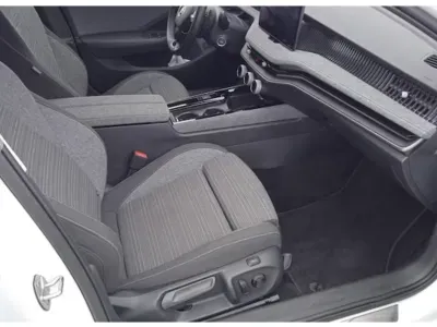 BIAŁY SEDAN SKODA SUPERB LIM. z 2024 r., BENZYNA, skrzynia biegów AUTOMATYCZNA 150KM, zdjęcie 18 z 20