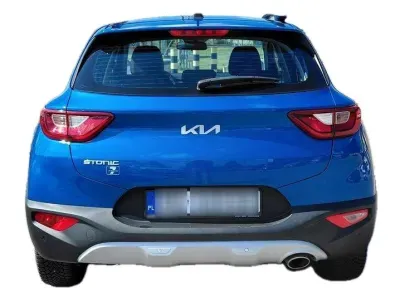NIEBIESKI SUV KIA STONIC z 2023 r., BENZYNA, skrzynia biegów MANUALNA 75KM, zdjęcie 21 z 24