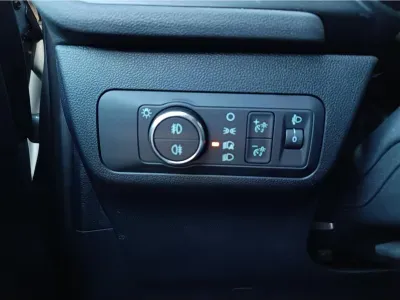 SZARY KOMBI FORD KUGA z 2023 r., BENZYNA, skrzynia biegów AUTOMATYCZNA 120KM, zdjęcie 6 z 14
