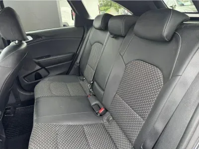 SZARY KOMBI KIA CEED z 2022 r., BENZYNA, skrzynia biegów AUTOMATYCZNA 118KM, zdjęcie 15 z 20