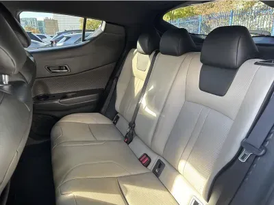 ZIELONY SUV TOYOTA C-HR z 2022 r., HYBRYDA/BENZYNA, skrzynia biegów AUTOMATYCZNA 122KM, zdjęcie 8 z 19
