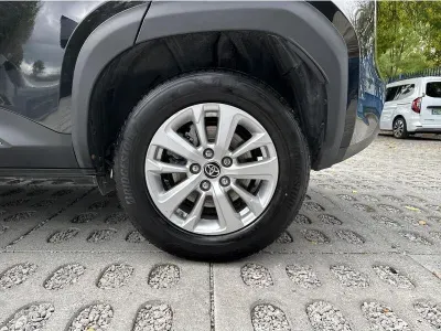 CZARNY SUV TOYOTA YARIS-CROSS z 2022 r., HYBRYDA/BENZYNA, skrzynia biegów AUTOMATYCZNA 116KM, zdjęcie 10 z 19