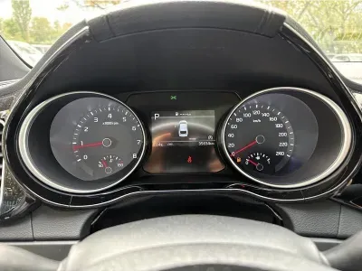 CZARNY KOMBI KIA PROCEED z 2023 r., BENZYNA, skrzynia biegów AUTOMATYCZNA 160KM, zdjęcie 13 z 19