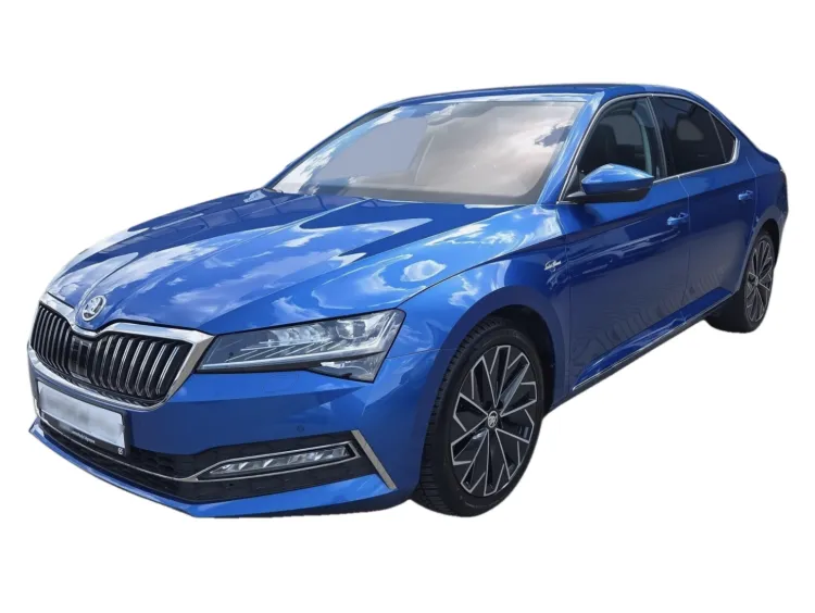 NIEBIESKI SEDAN SKODA SUPERB LIM. z 2023 r., BENZYNA, skrzynia biegów AUTOMATYCZNA 190KM, zdjęcie główne