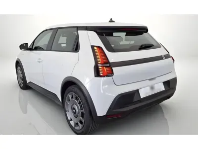 BIAŁY HATCHBACK RENAULT 5 z 2026 r., ELEKTRYCZNY, skrzynia biegów AUTOMATYCZNA 120KM, zdjęcie 6 z 9