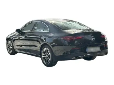 CZARNY SEDAN MERCEDES CLASE CLA z 2023 r., BENZYNA, skrzynia biegów AUTOMATYCZNA 136KM, zdjęcie 15 z 18