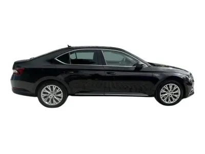 CZARNY HATCHBACK SKODA SUPERB z 2023 r., BENZYNA, skrzynia biegów AUTOMATYCZNA 280KM, zdjęcie 16 z 19